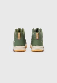 Viking AKKAR MID UNISEX - Sapatilhas de cano alto - green