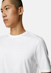 Marks & Spencer PURE - Jednoduché tričko - white