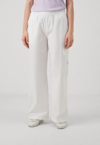 Calvin Klein Jeans - UTILITY PANTS - Pantalones cargo - bright white Imagen en miniatura 1