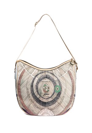 Borsa stile hobo con parte superiore curva, tessuto beige caratterizzato da motivi circolari concentrici, dettagli verdi e rossi, e chiusura a zip.