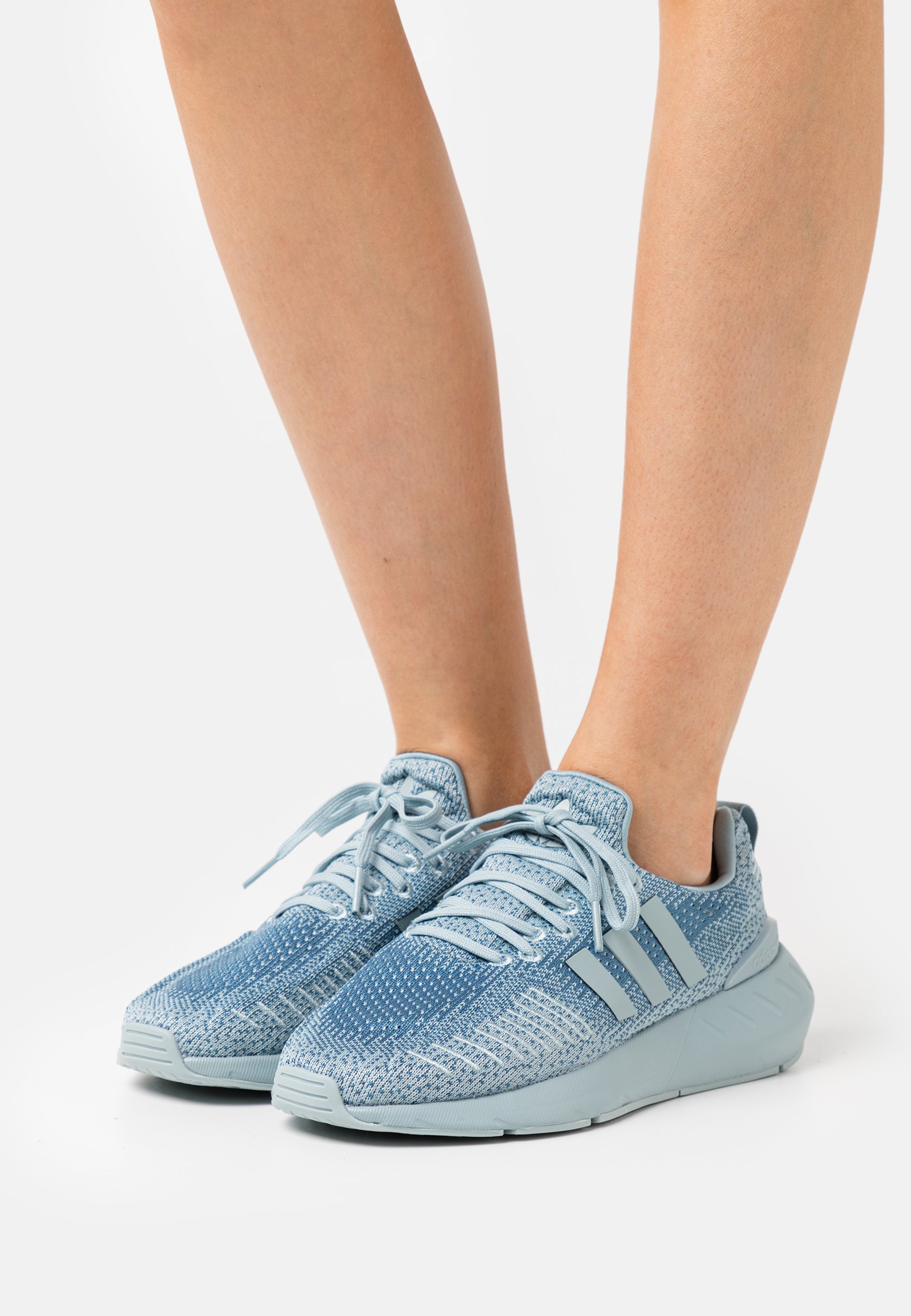 olive green swift run