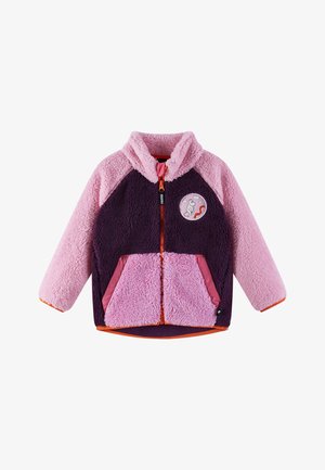 Veste en polaire avec un design violet et rose, fermeture éclair intégrale, deux poches latérales et un patch rond présentant un personnage. Accents et doublure orange.
