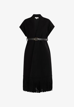 Musta mekko, jossa on kietaisu design, lyhyet hihat ja fringe helman alareunassa. Mukana musta vyö, jossa on kaksi ympyränmuotoista solkea. Silkkinen tekstuuri.