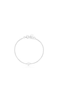 Bracciale in argento con charm a forma di stella, con collegamenti intricati e chiusura a moschettone. Texture liscia con finitura lucida.