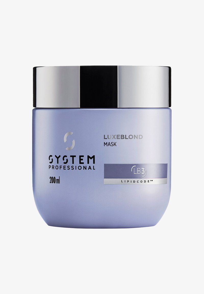 Ronde lavendelpot met zwart- en zilverkleurig deksel. Etiket met de tekst "SYSTEM PROFESSIONAL LUXEBLOND MASKER," 200 ml, met details "LB3" en "LIPIDCODE™".