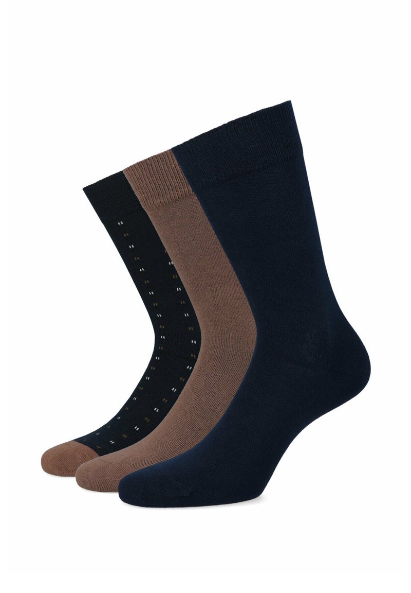 Trzy pary skarpetek załogowych: jedna w jednolitym granacie, jedna w jednolitym brązie, a jedna czarna z drobnymi wzorami. Mieszanka bawełny, ze szwem ściągającym u góry.