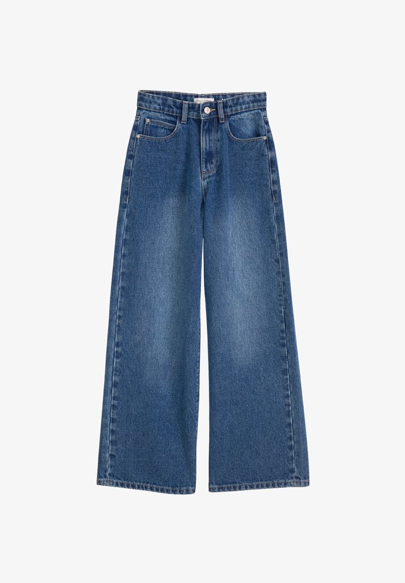 Jeans évasés en denim bleu moyen, dotés d'une fermeture à bouton et à glissière, de cinq poches et d'une taille mi-haute. Texture lisse avec un léger délavage.