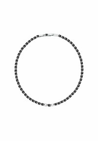 Collana nera e argento con maglie quadrate, che alternano tra un nero lucido e accenti metallici brillanti, dotata di una chiusura sicura.