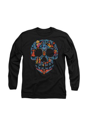 Langärmliges schwarzes Shirt mit einem farbenfrohen Totenkopf-Design, das florale Akzente und komplexe Muster zeigt, die Musiker und Tänzer darstellen.