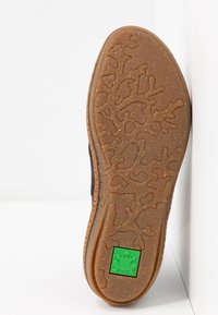 El Naturalista Botines bajos - black