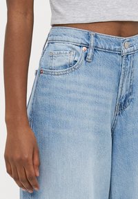 GAP Petite BAGGY DYLAN - Flared jeans - light indigo