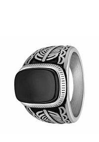 Dikke zilveren ring met een ovale zwarte onyxsteen. Ingewikkelde gegraveerde patronen op de band voegen textuur en detail toe, wat het ontwerp verbetert.
