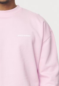 Pegador LOGO OVERSIZED SWEATER - Sudadera - washed bubblegum