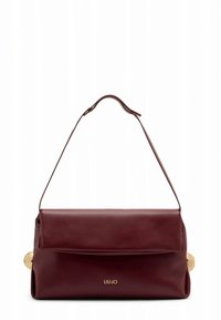 Borsa a mano in pelle bordeaux con forma strutturata, patta pieghevole e dettaglio in metallo dorato. Nome del marchio "LIU•JO" visibile sul davanti.
