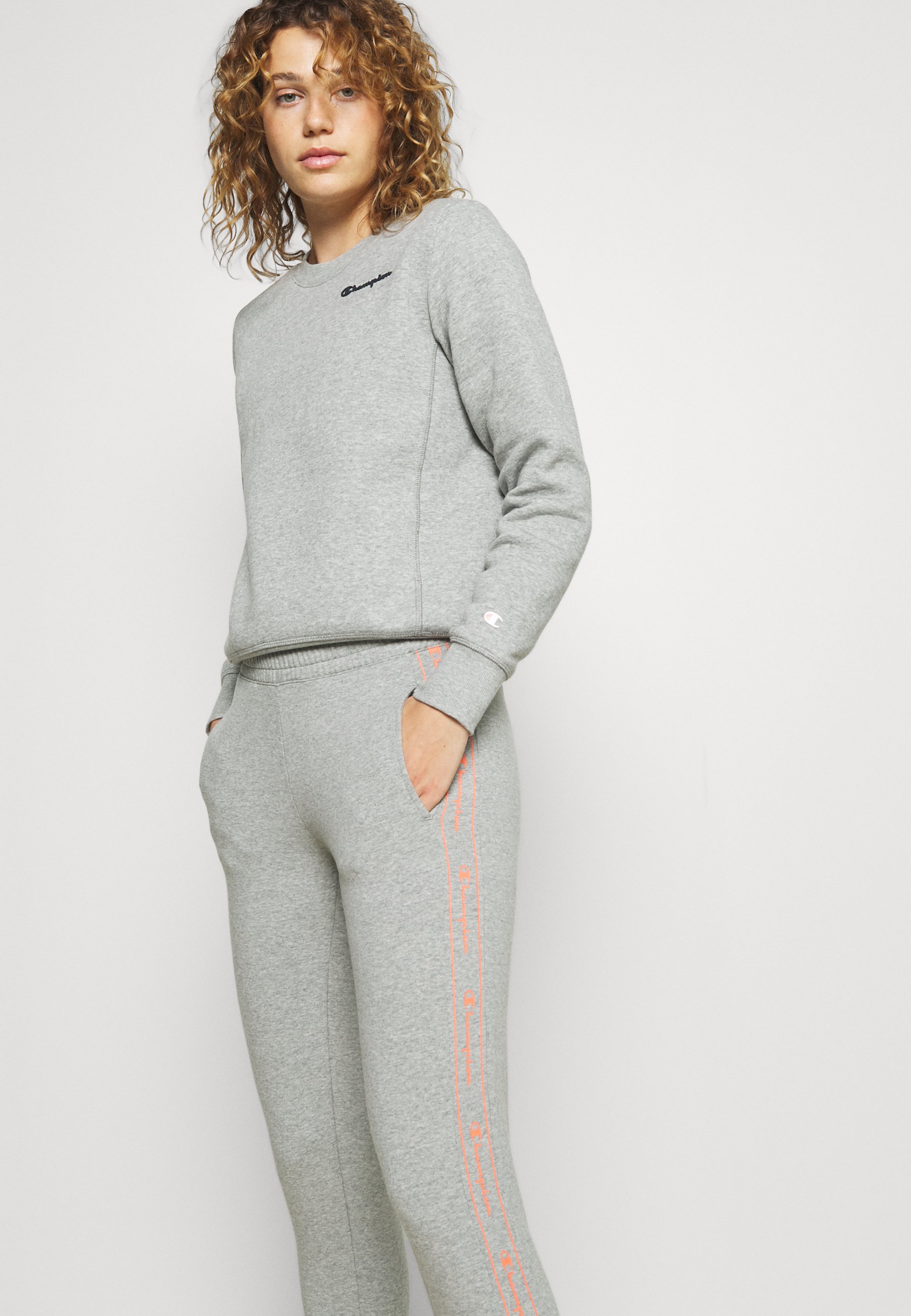 Damen CUFF TAPING PANTS - Jogginghose Damen CUFF TAPING PANTS - Jogginghose
