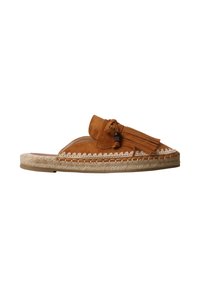 Chaussure slip-on en daim marron avec franges et détails en perles, semelle espadrille en jute cousue, talon plat et dos ouvert.