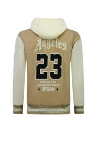 Gewatteerd jack met beige en crèmekleurige panelen, voorzien van grote zwarte borduursels met "23" en "Los Angeles", plus geribbelde manchetten en zoom.