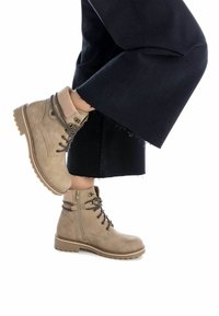 Refresh Botines con plataforma - beige