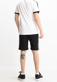 adidas Originals T-shirt med print - white