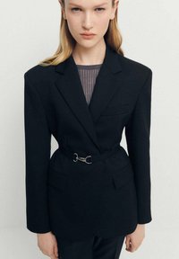 Mango BLANQUI - Kratka jakna - black