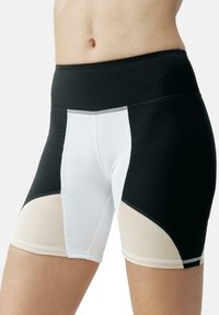 Shorts de sport noir et blanc avec une taille haute, pr�ésentant un design en color-block et une texture lisse, adaptés à un usage athlétique.