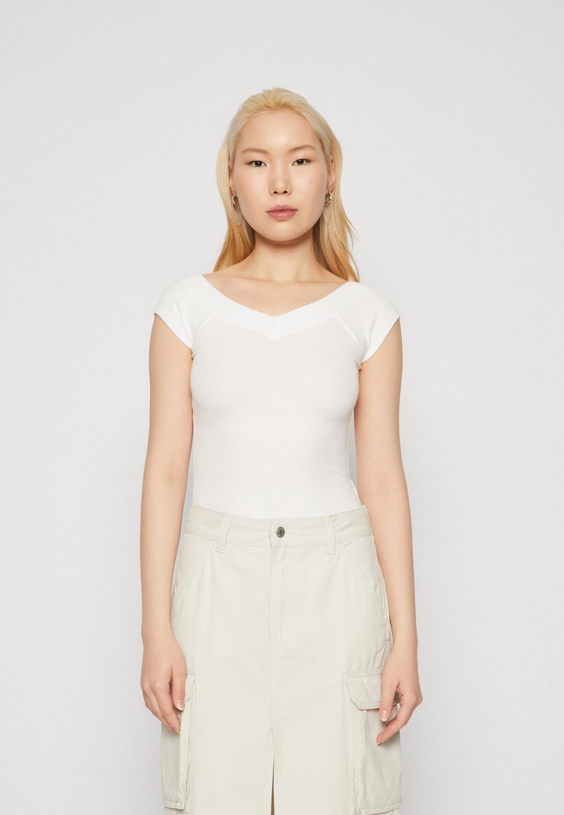 BDG Urban Outfitters SHANNEN V NECK - Jednoduché tričko - white
