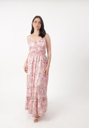 Florale maxi-jurk van lichte stof, met een roze achtergrond en rozenpatronen, smalle bandjes, een smocktaille en een volantszoom.