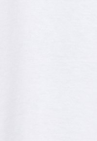 Vit bomullstyg, slät textur, enfärgad, inga mönster eller utsmyckningar, visar en jämn ytkvalitet.