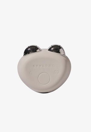 Witte handzame gezichtsroller met twee glanzende zilveren massagekoppen en de merknaam Stylpro in het midden gegraveerd.