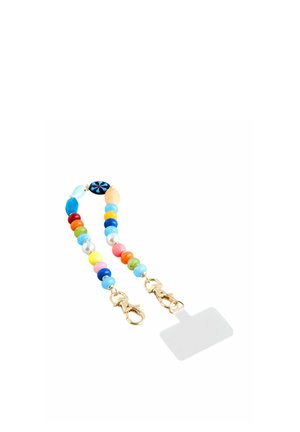 Chaîne colorée en perles avec fermoirs dorés attachée à un porte-badge d'identification rectangulaire transparent sur fond blanc.