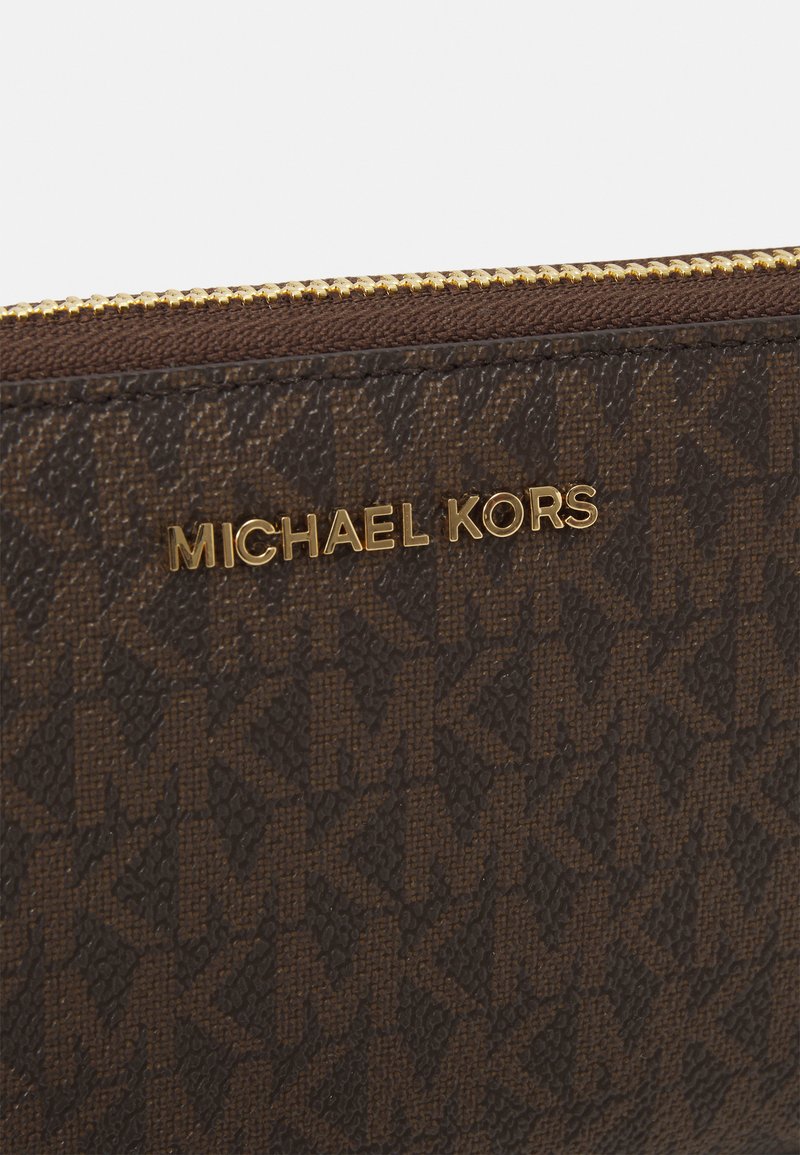 Michael Kors Jet Set Continental Travel Wallet 