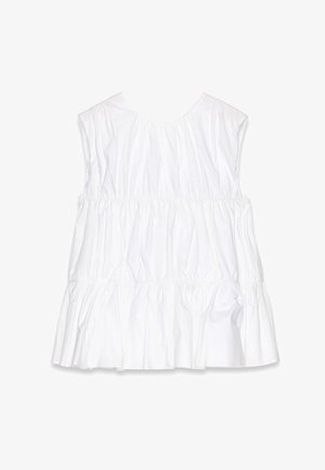 Haut sans manches blanc avec un col rond, présentant des détails froncés et un ourlet évasé. Tissu lisse avec une texture froissée.