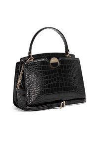 Sac à main noir en cuir embossé crocodile avec une forme structurée, quincaillerie dorée et une poignée supérieure. Dispose d'une bandoulière amovible et d'une fermeture à fermoir.