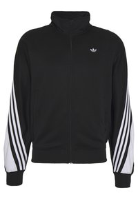 Zwarte zip-up trainingsjack met hoge kraag, witte accenten op de mouwen, drie witte strepen op elke arm en een klein logo op de borst.