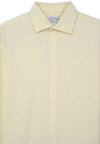 Gelbes kurzärmliges Hemd aus leichtem Material. Verfügt über einen klassischen Kragen und sechs Knopfverschluss vorne. Reguläre Passform.