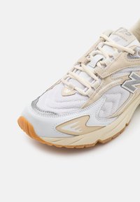 New Balance - ML725 - Matalavartiset tennarit - bone - 5