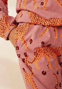 Next TALL - REGULAR FIT SET - Conjunto de pijama - pink leopard