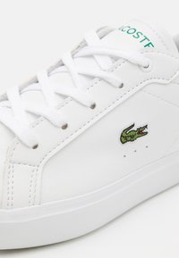 Lacoste POWERCOURT CHILDREN UNISEX - Tossud - white/green