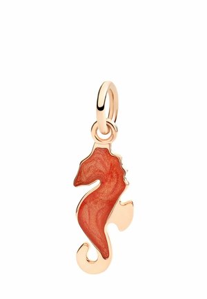 Seepferdchen-Anhänger aus Roségold mit schimmernder roter Emaille-Einlage und einer abgerundeten Öse zum Befestigen an einer Halskette oder einem Armband.