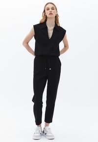 OXXO NECK CROP  - Polotričko - black