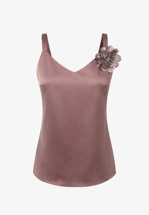 Mauvefarbenes Satin-Camisole mit dünnen Trägern und einer großen Stoffblume nahe der linken Schulter.