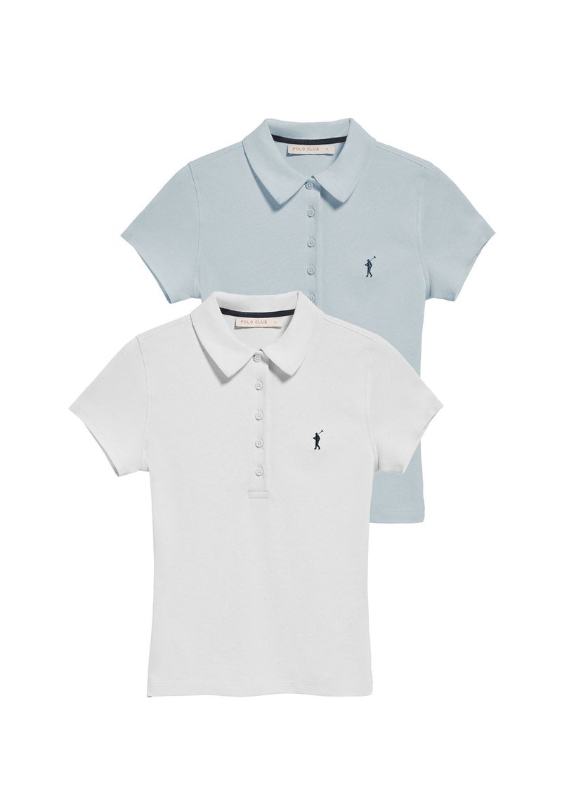 Deux polos : un bleu clair et un blanc. Les deux ont un col, des manches courtes et une patte de boutonnage. Chacun arbore un petit logo marine.