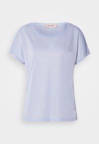 T-shirt bleu clair à manches courtes avec un col rond et un léger éclat, présenté sur fond blanc.