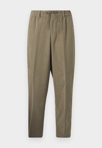 Taupe kordfløjspants med elastisk bælteløkker, bæltestropper og snor, lige benudskæring mod en helt hvid baggrund.