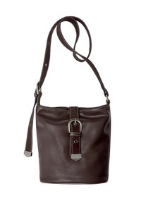 Braune Leder-Eimerhandtasche mit strukturierter Oberfläche, verstellbarem Riemen und silberfarbener Hardware, die mit einem charakteristischen Schnallen-Detail versehen ist.