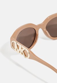 Michael Kors EMPIRE OVAL - Occhiali da sole - camel