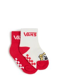 Calzini in misto cotone, uno rosso con motivo a scacchi bianchi e logo del marchio, l'altro bianco con design grafico di orso e accenti rossi.