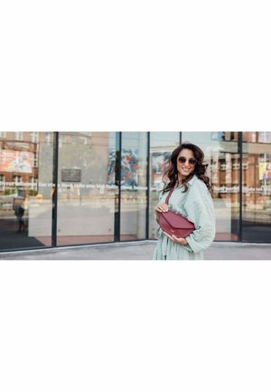 VUCH TRICIA - Taška s příčným popruhem - wine red