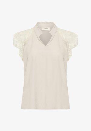 Jasno beżowa bluzka z dekoltem w serek, z krótkimi rękawami z teksturowanej koronką i falbanowym kołnierzem. Gładka faktura materiału, swobodny fason.