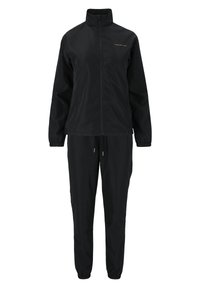 Svart idrottsoverall med en zippered jacka med ståkrage och byxor med elastisk midja. Tillverkad av lätt, slät material.